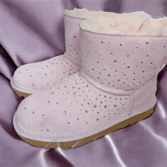 NWOT UGG big kid size 4 pink star and bow bootie - Picture 1 of 9